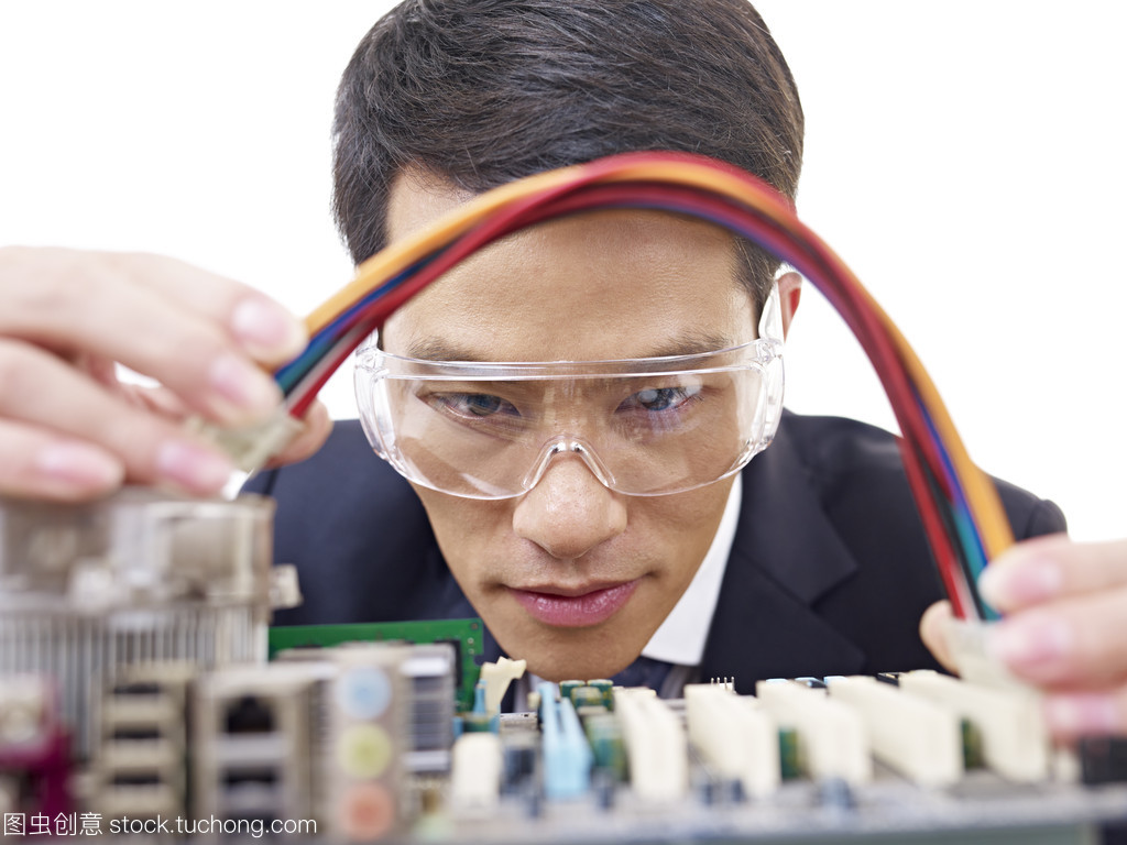 男性是否更擅長計算機維修？打破刻板印象，擁抱多元技能